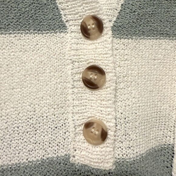 Top Notch Boutique Button Front Pullover Sweater White Sage Green Stripes Medium - Picture 2 of 8